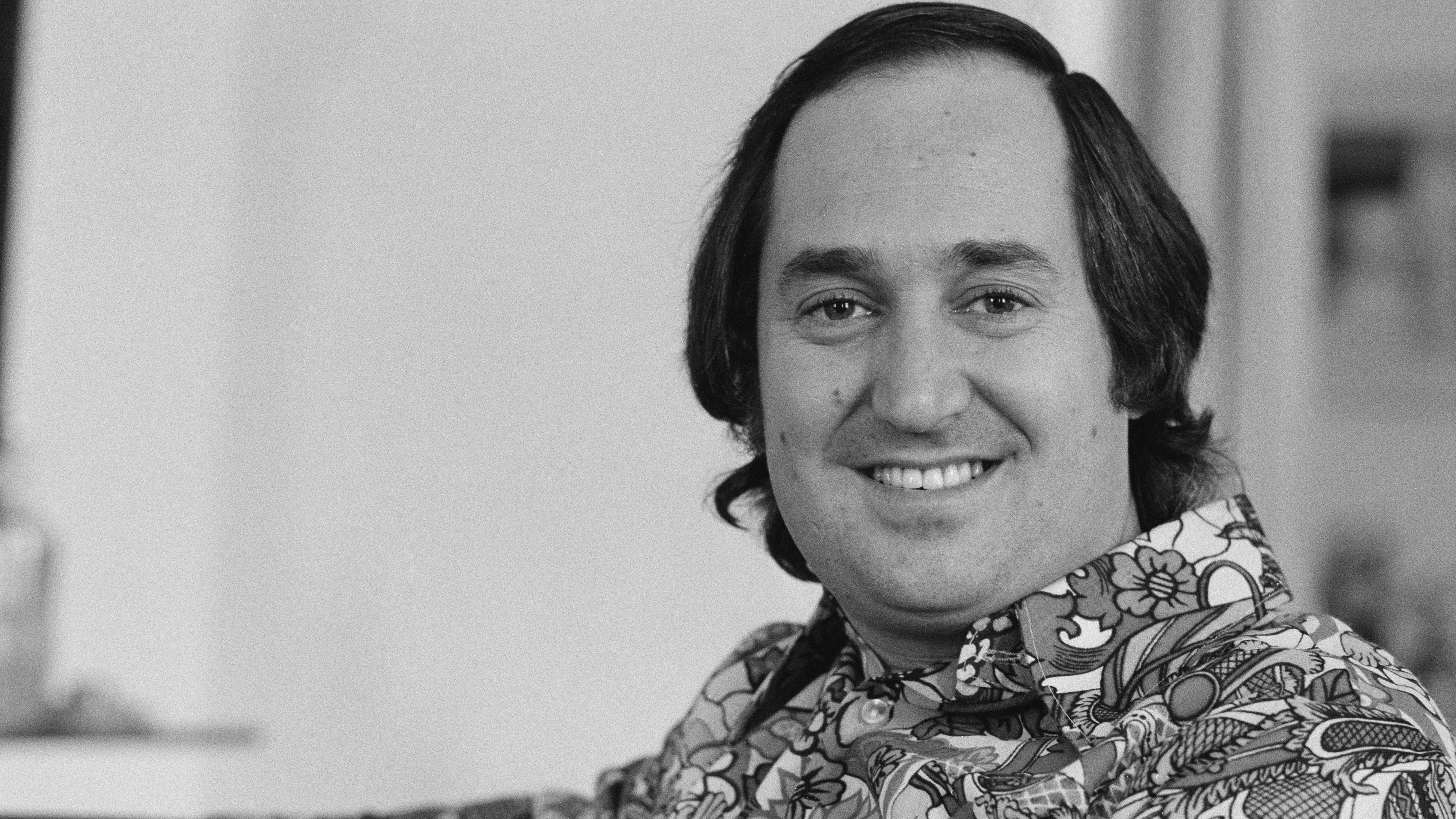 American singer-songwriter and pianist Neil Sedaka, 13th April 1973. (Photo by Michael Putland/Getty Images)