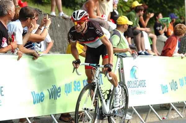 Jens Voigt (RadioShack-Nissan) tries to bring Voeckler back
