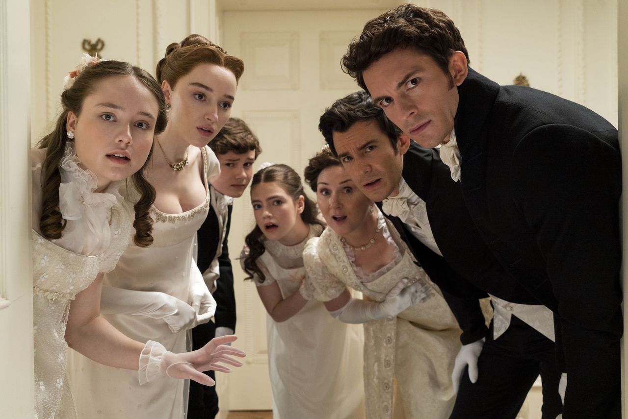 Bridgerton cast: Ruby Stokes as Francesca Bridgerton, Phoebe Dyvenor as Daphne Basset, Will Tilston as Gregory Bridgerton, Florence Emilia Hunt as Hyacinth Bridgerton, Ruth Gemmell as Lady Violet Bridgerton, Luke Thompson as Benedict Bridgerton, Jonathan Bailey as Anthony Bridgerton in episode 201 of Bridgerton