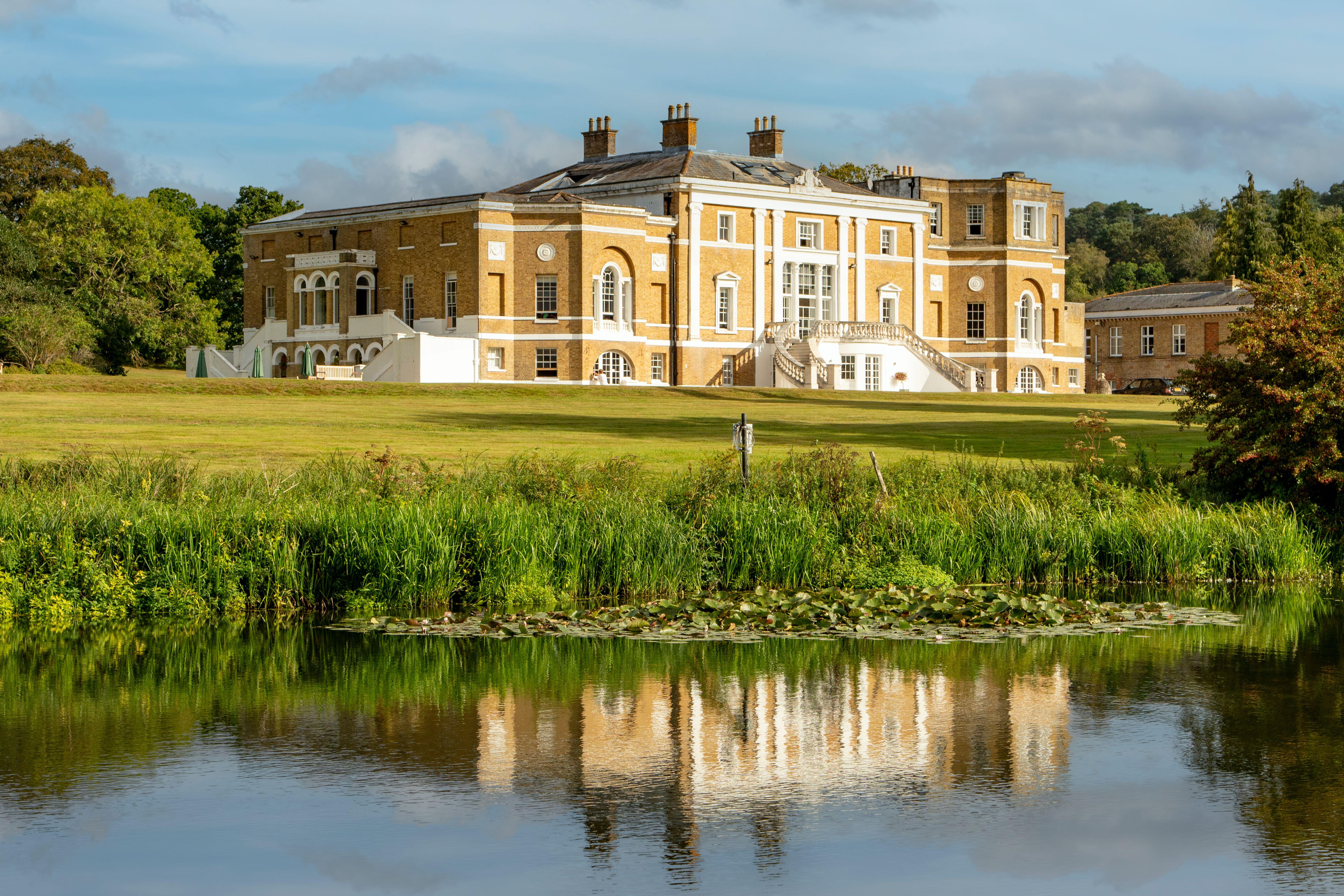 2T33H53 Waverley Abbey House, Farnham, Surrey, England