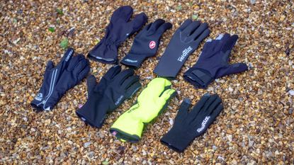 A group of the best winter cycling gloves 