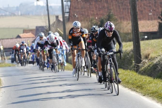 Noemi Cantele (BePink) drives the chasers, with the gap down to only 25 seconds