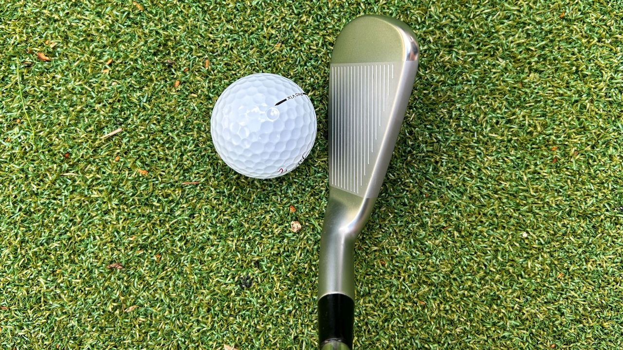 Photo of the Maxfli XC2 Irons 7 iron