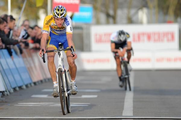 Micky Van Empel (Telenet Fidea) took second ahead of Bosmans