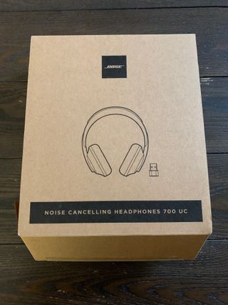 Bose 700 Uc Headphone Packaging