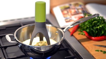The best kitchen gadgets: üutensil Stirr Automatic Pan Stirrer