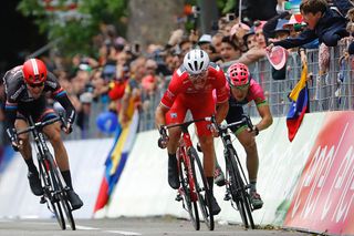 Giacomo Nizzolo (Trek-Segafredo) was disqualified for irregular sprinting, officials gave the win to Nikias Arndt (Giant-Alpecin)