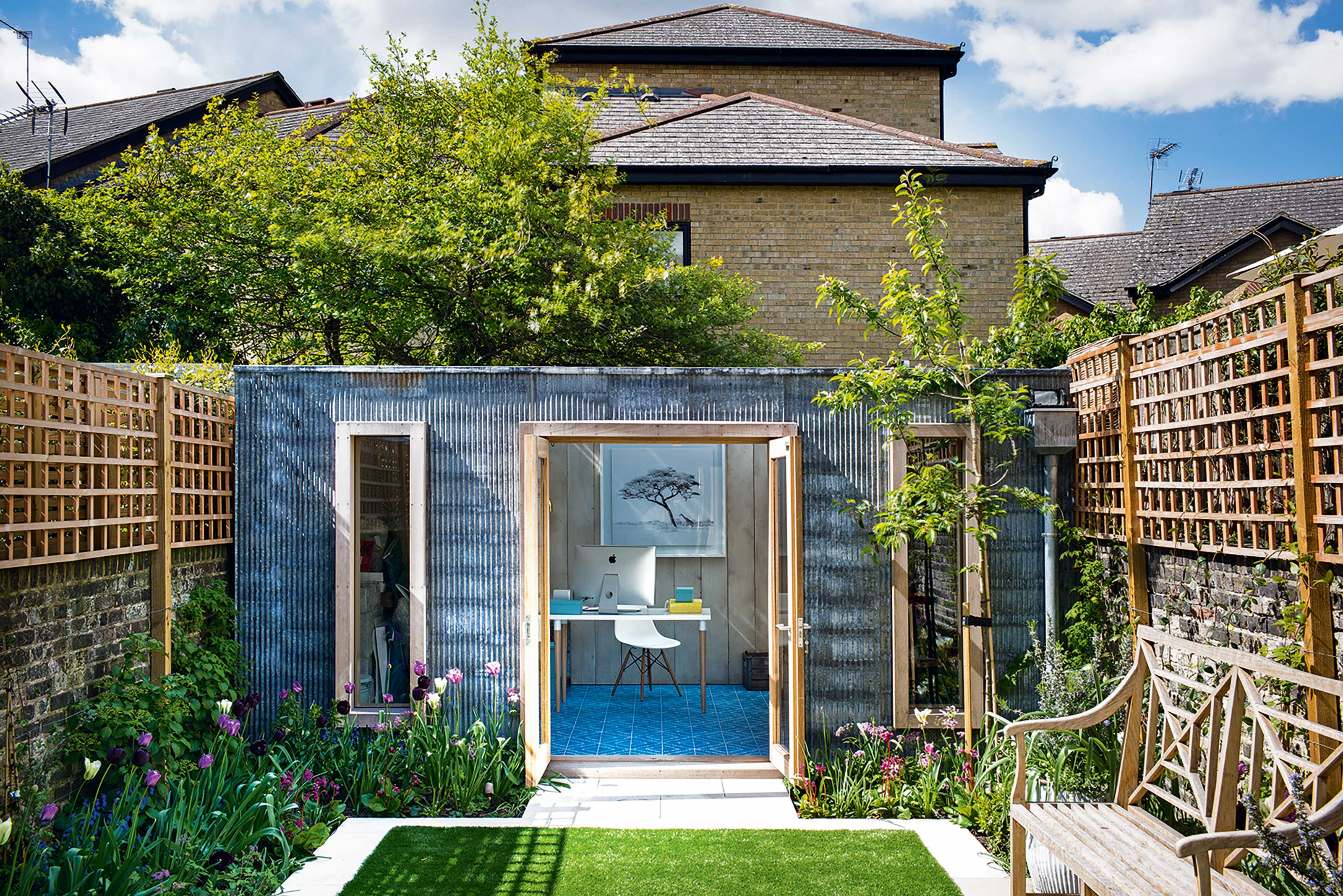 fence with trellis around modern garden office