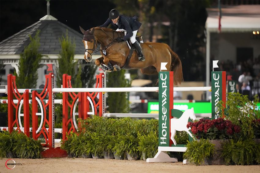 Mclain Ward and Contagious win the CSI4* grand prix at the Winter Equestrian Festival