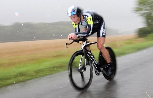 Douglas Dewey (GWR Team) riding in the downpour to win the Espoir championship