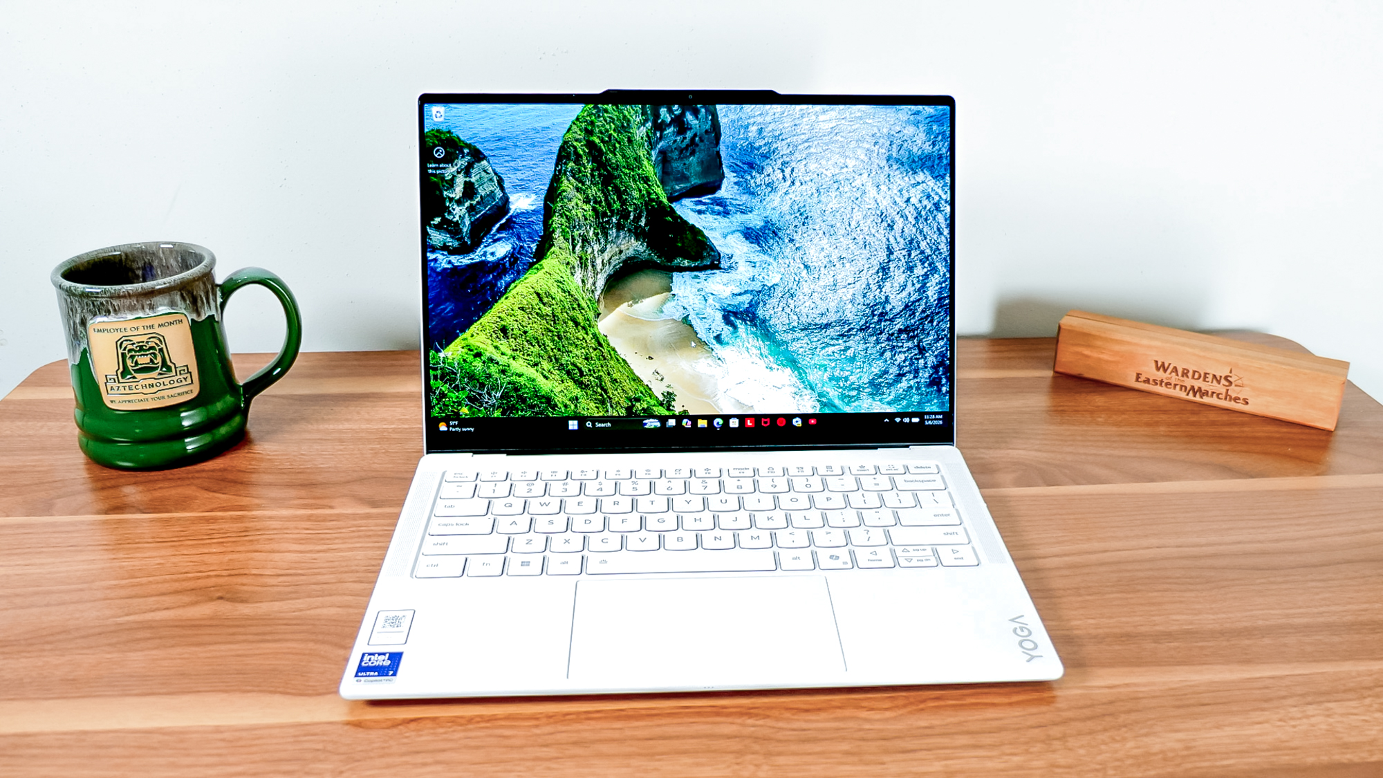 Lenovo Yoga Slim 7i Ultra Aura Edition