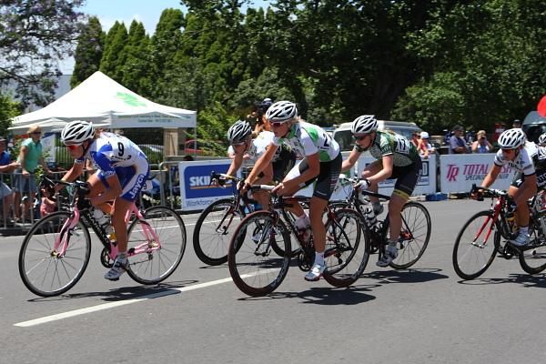 Peta Mullens (Honda) in the sprint competition jersey.