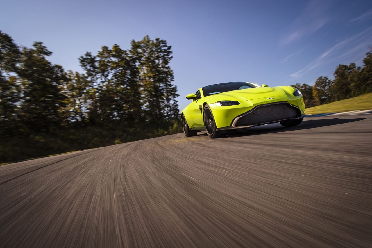 Aston Martin Vantage 18