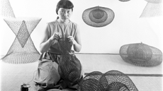 Ruth Asawa making wire sculptures