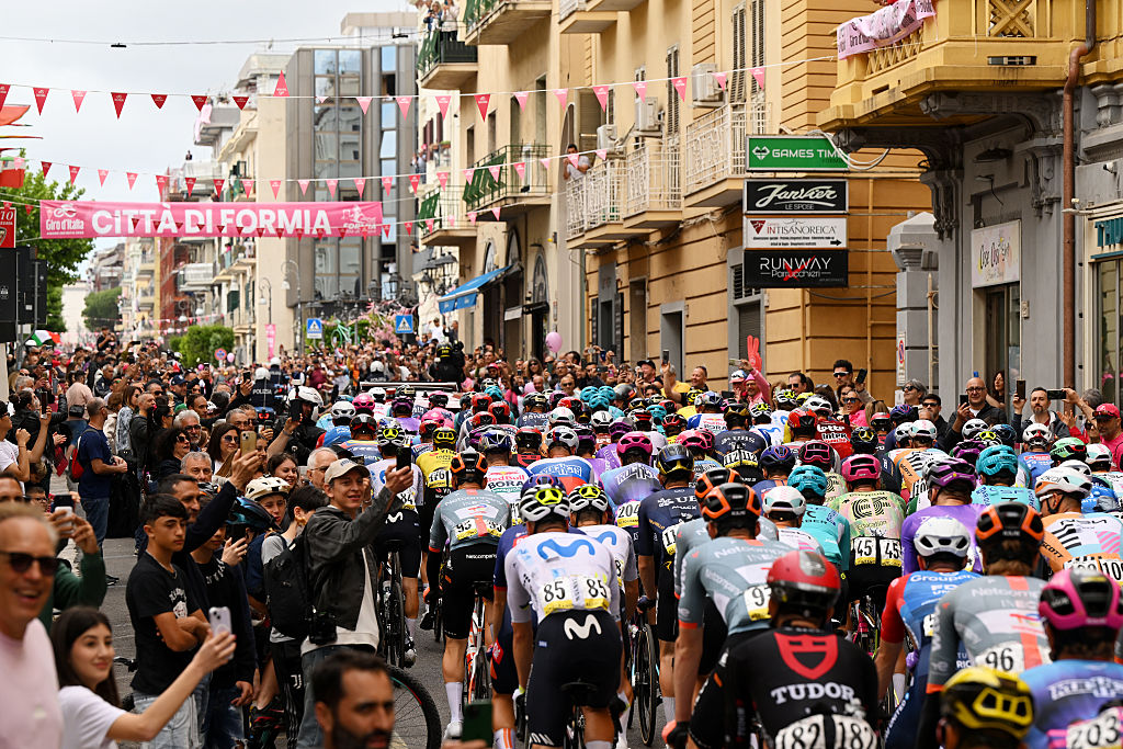 Giro d'Italia stage 7 LIVE: GC contenders to clash on 13.6km Blockhaus mountain finish