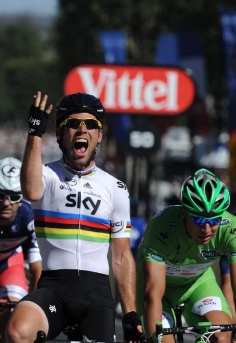 World champion Mark Cavendish won for the fourth straight year at the Tour de France's final stage in Paris.