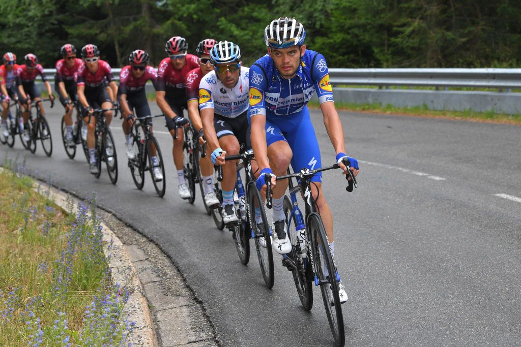 Kasper Asgreen (Deceuninck-Quickstep) at the head of the bunch