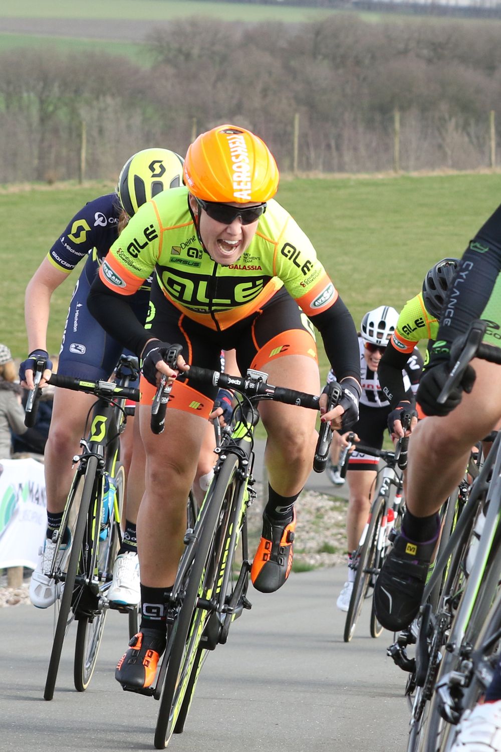 Chloe Hosking digging deep at Drentse Acht van Westerveld