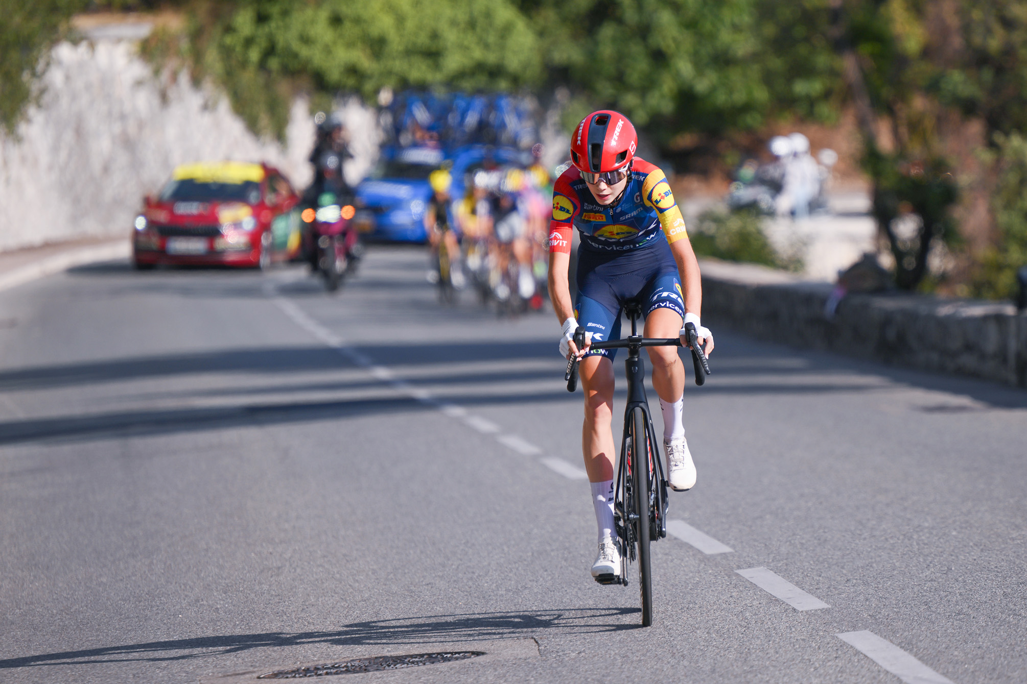 Isabella Holmgren attacks in the GC group on the Col d'Eze during the final stage of the Tour de France Femmes in Nice