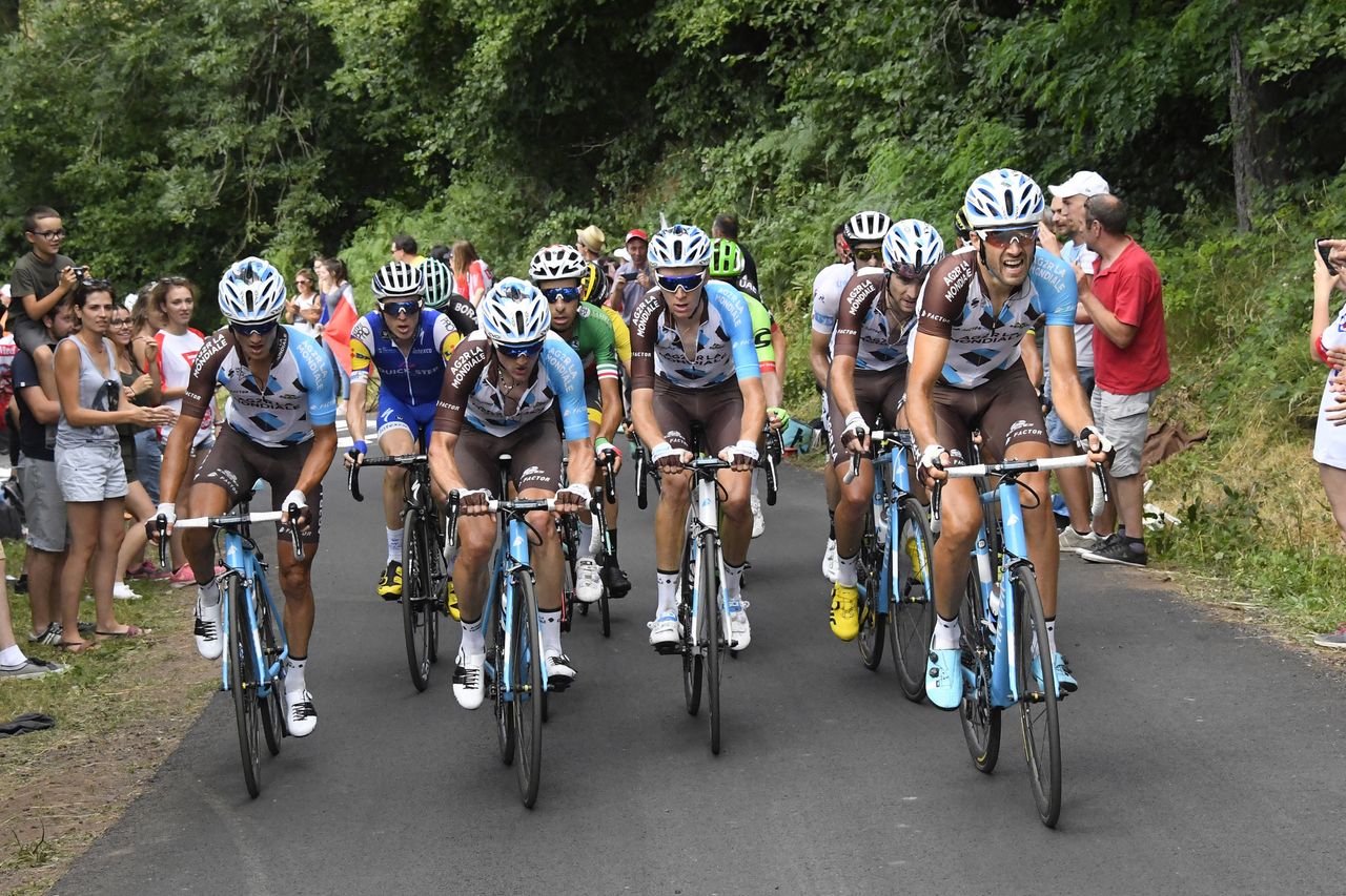 AG2R La Mondiale throw down the gloves on stage 15