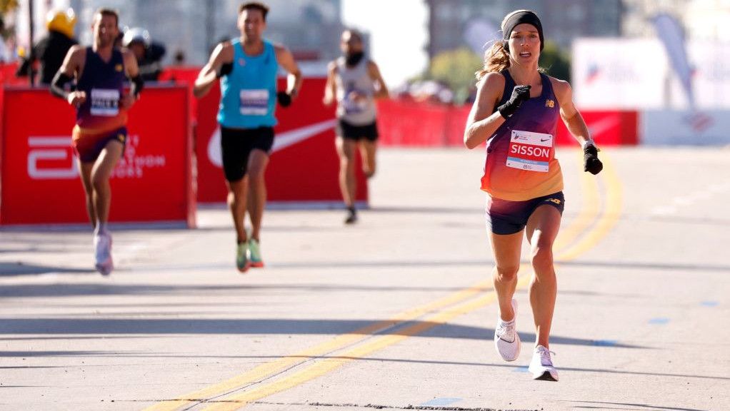 USA&#039;s Emily Sisson (R) approaches the finish line to place second in the women&#039;s division of the 2022 Bank of America Chicago Marathon in Chicago, Illinois, on October 9 2022