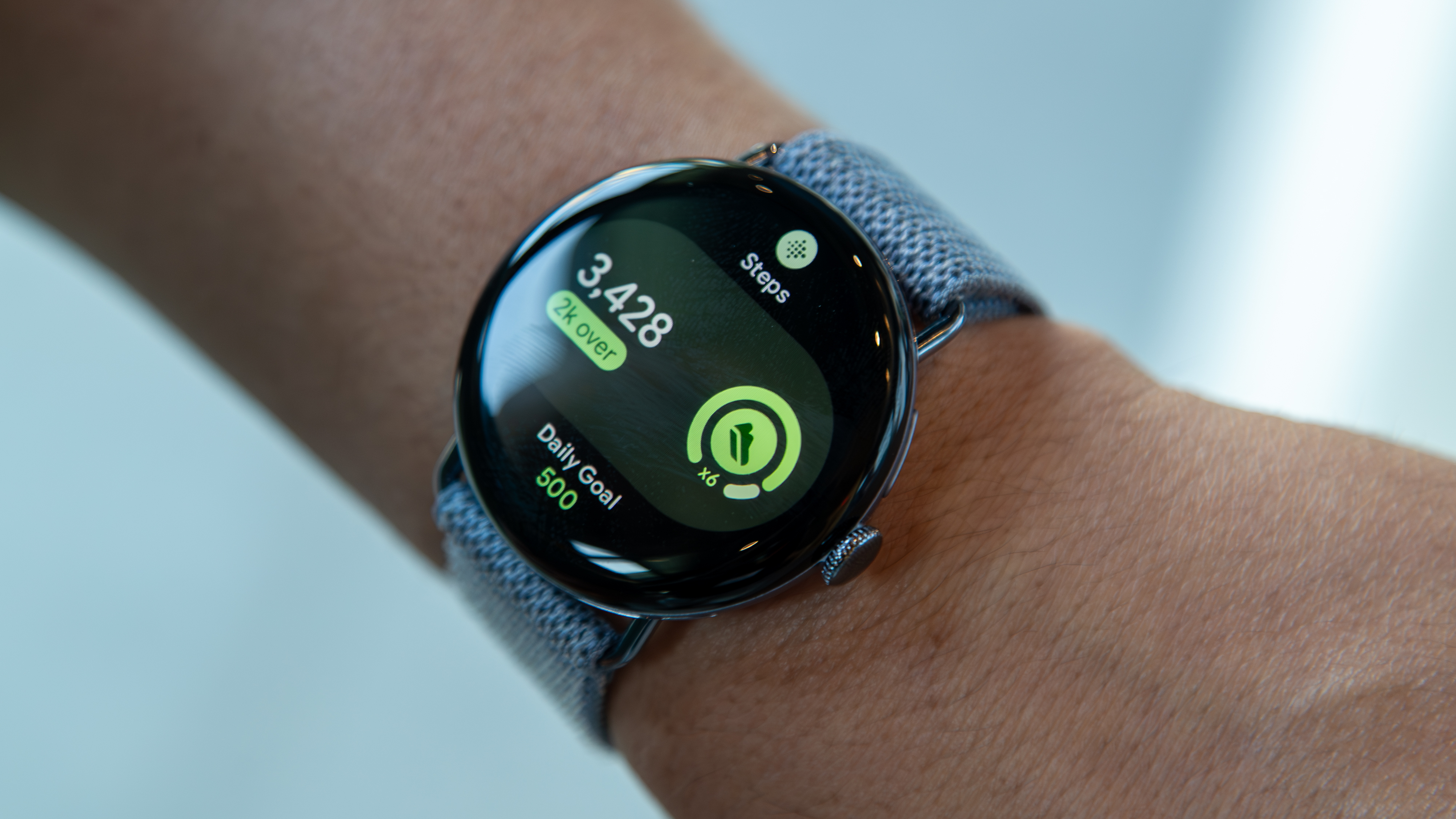 Pixel Watch 4 Fitbit Steps Tile in yellow
