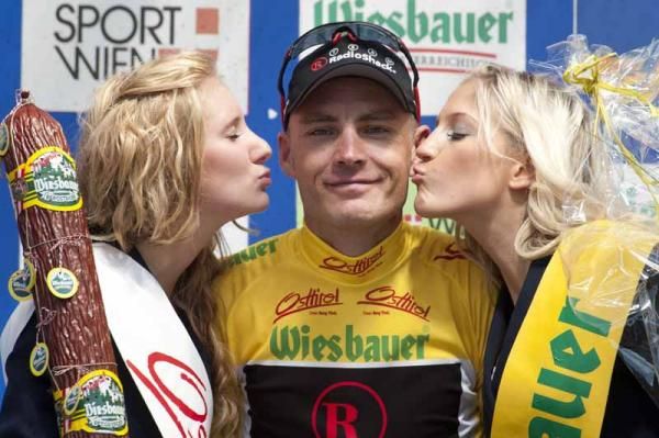 Robbie Hunter (RadioShack) accepts the leader's jersey and the kisses