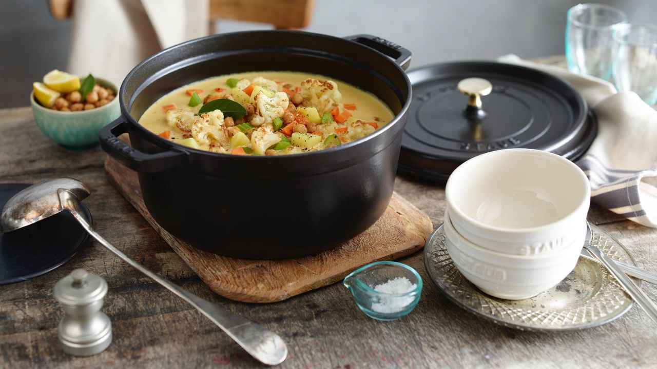 Staub Black 24cm Round Cast Iron Cocotte