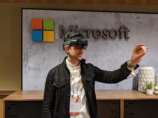 Dan Rubino wearing the Hololens 2