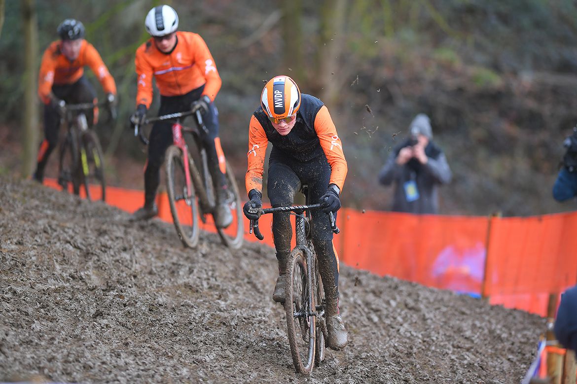 Mathieu van der Poel tests out the off-camber with his Dutch teammates