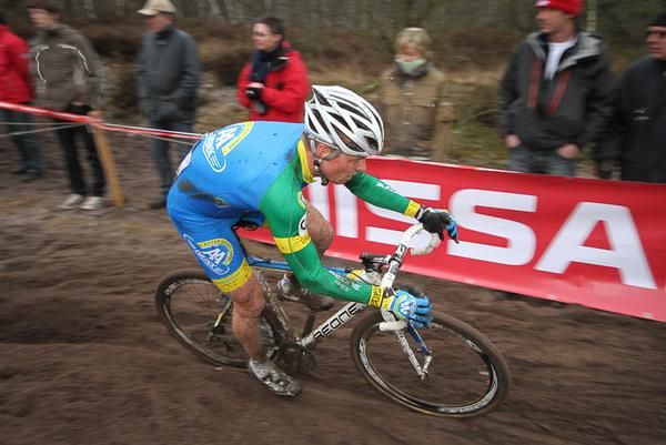 Thijs Al ploughs through the sand.