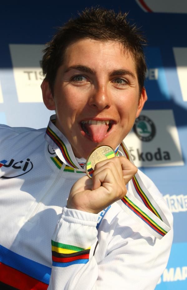 Giorgia Bronzini (Italy) gets a taste of gold for a second time.
