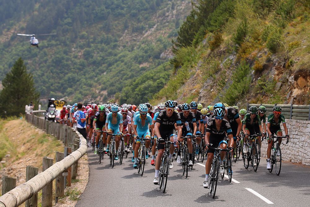 Team Sky control the front during stage 14.