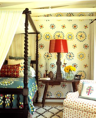 Bedroom with four poster and table lamp