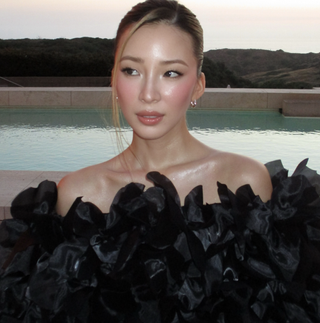 Luminous eyeshadow on a woman in a black dress