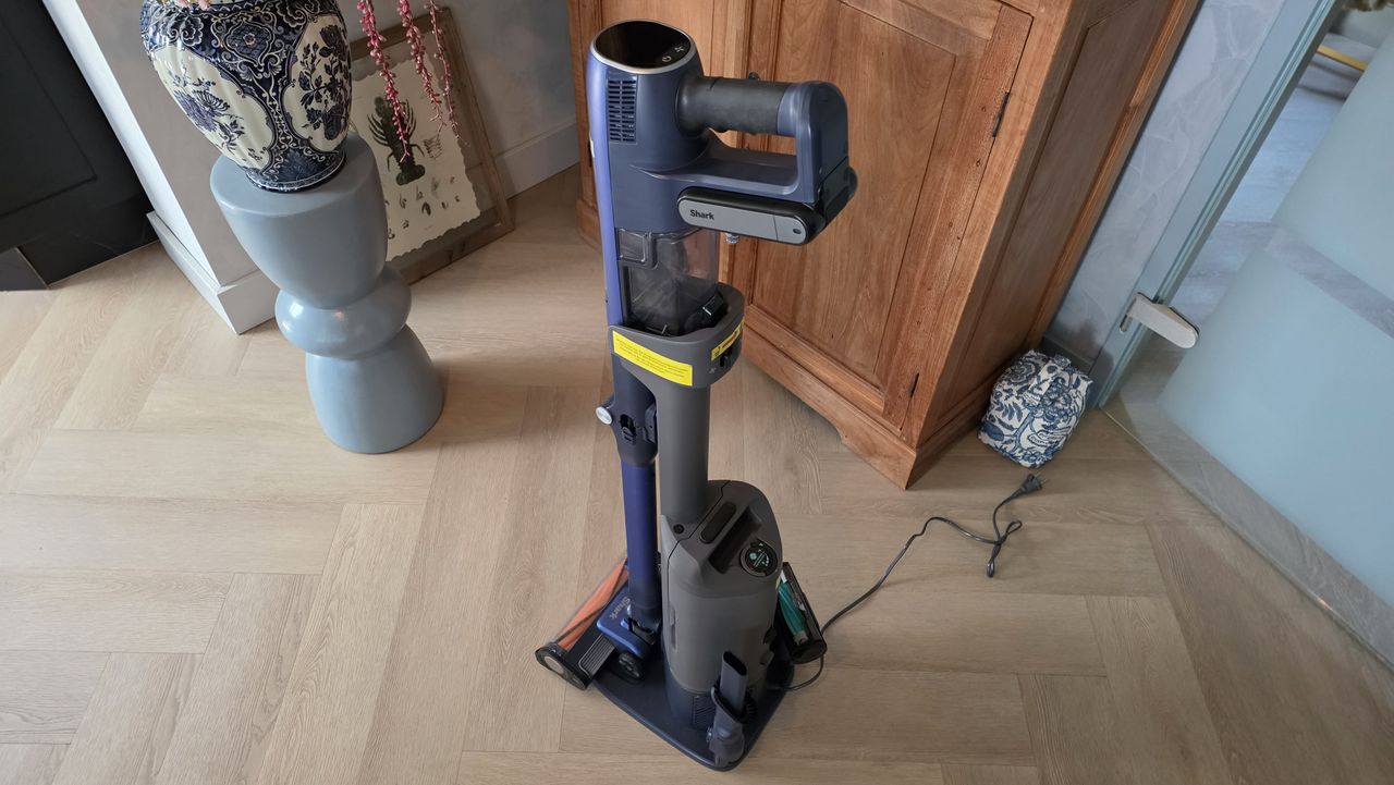 Shark PowerDetect Speed Clean &amp; Empty