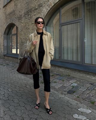 @annabelrosendahl wearing a brown bag with leggings and jacket