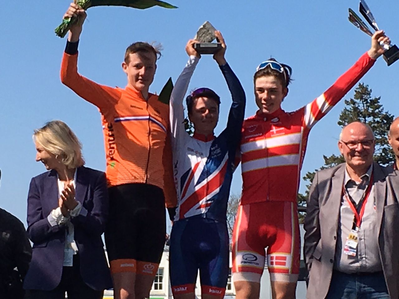 Thomas Pidcock won the Paris-Roubaix juniors race ahead of Daan Hoole and Mathias Larsen.