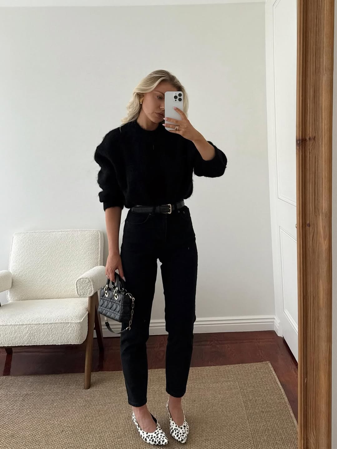 woman wearing non-outdated outfit in 2026