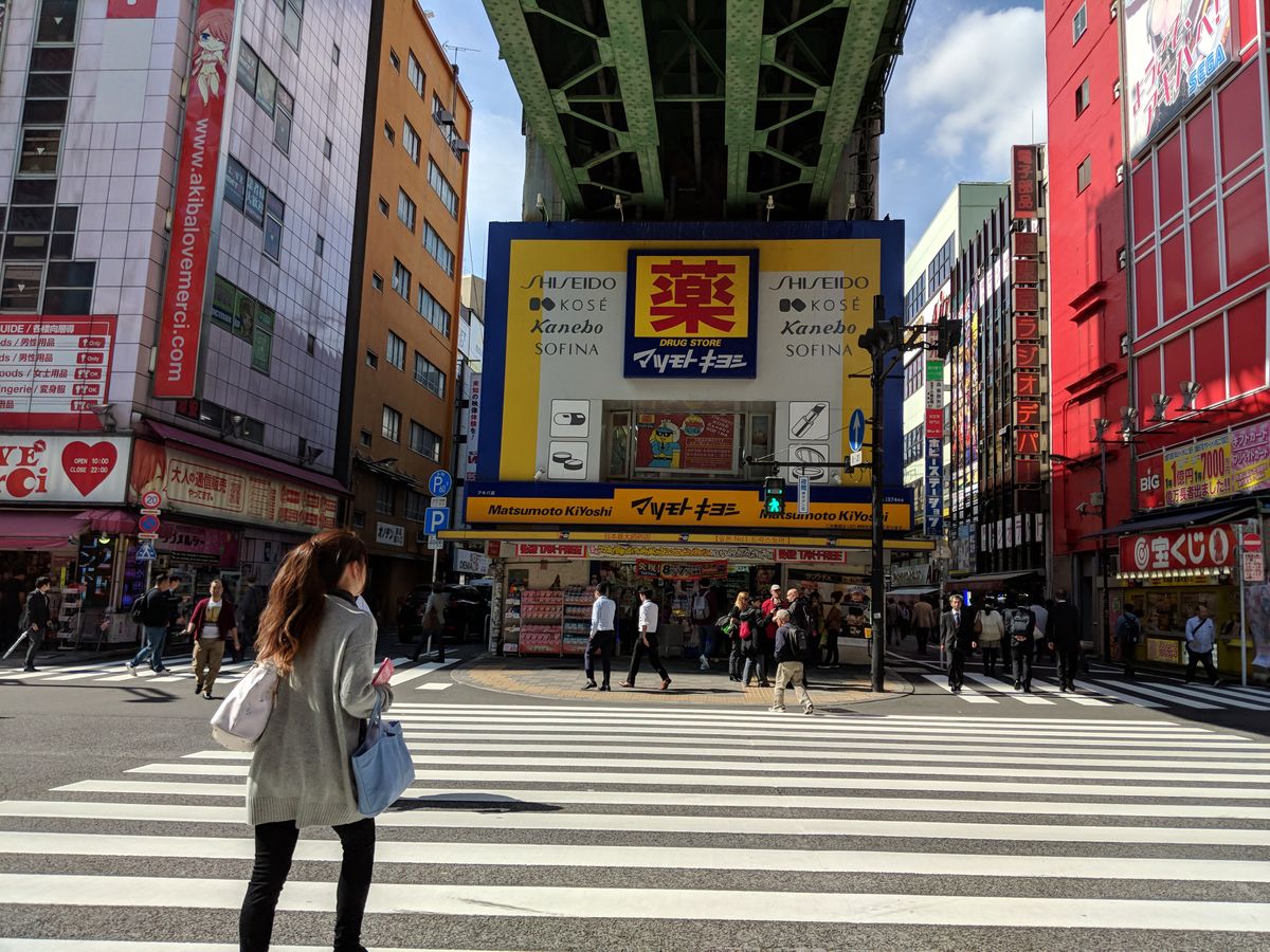 A well-captured crossing in Akihabara