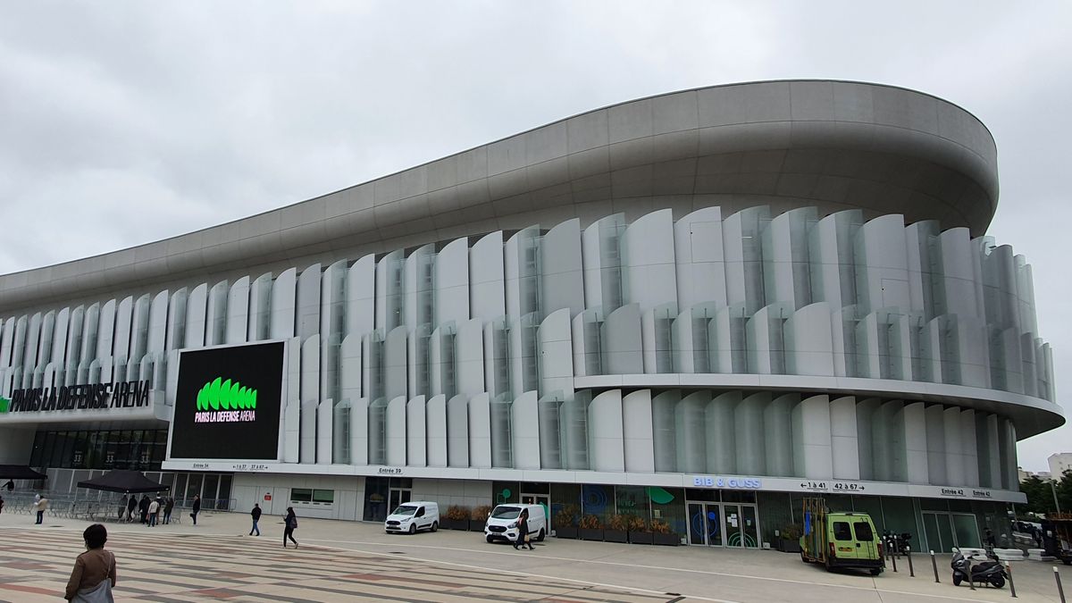 Paris La Defense Arena exterior