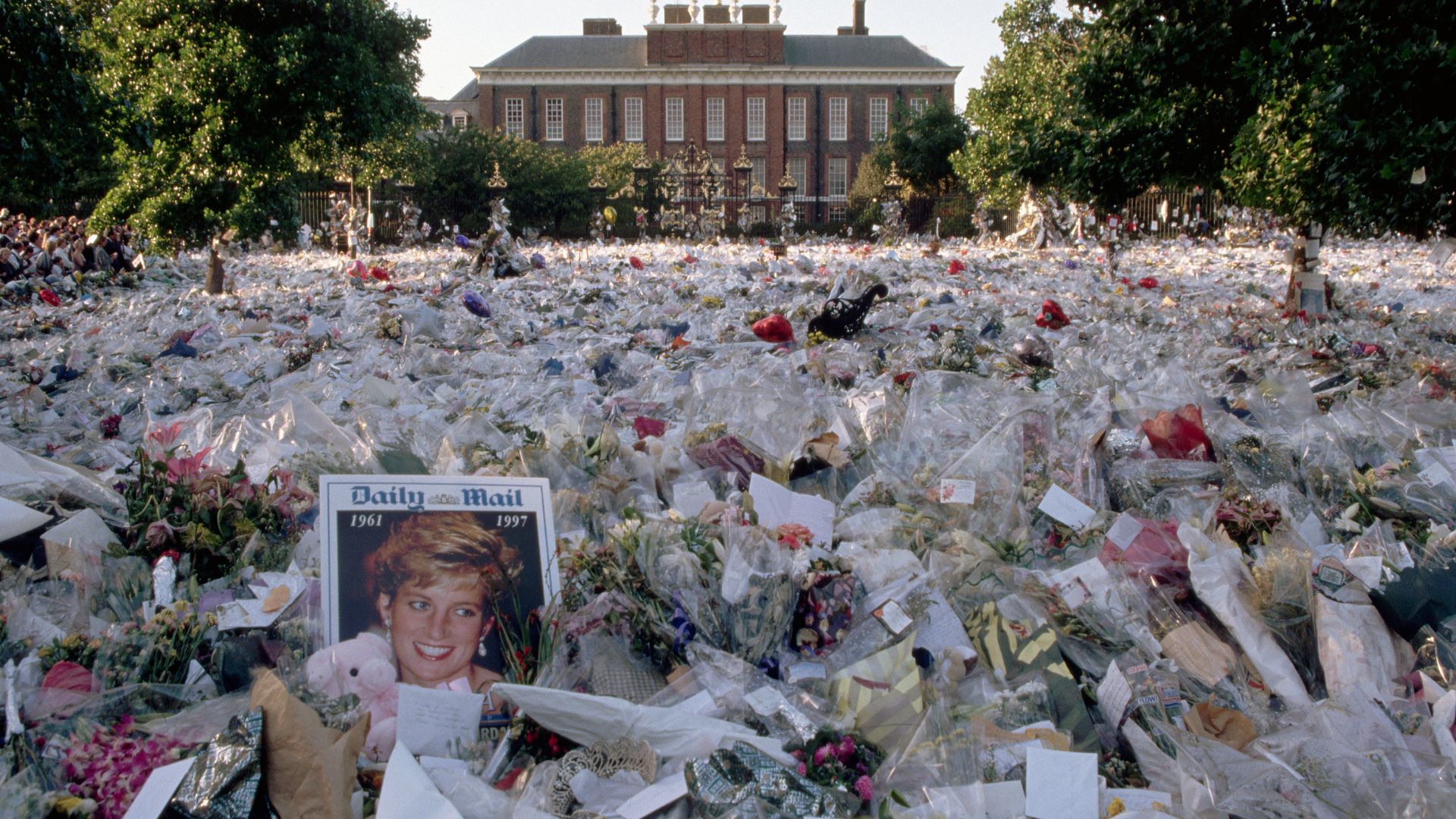 Flowers and tributes to Princess Diana outside Kensington Palace in 1997