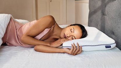 Pillow size guide, how to pick the right pillow, sleep & wellness tips