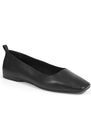 Delia Flat