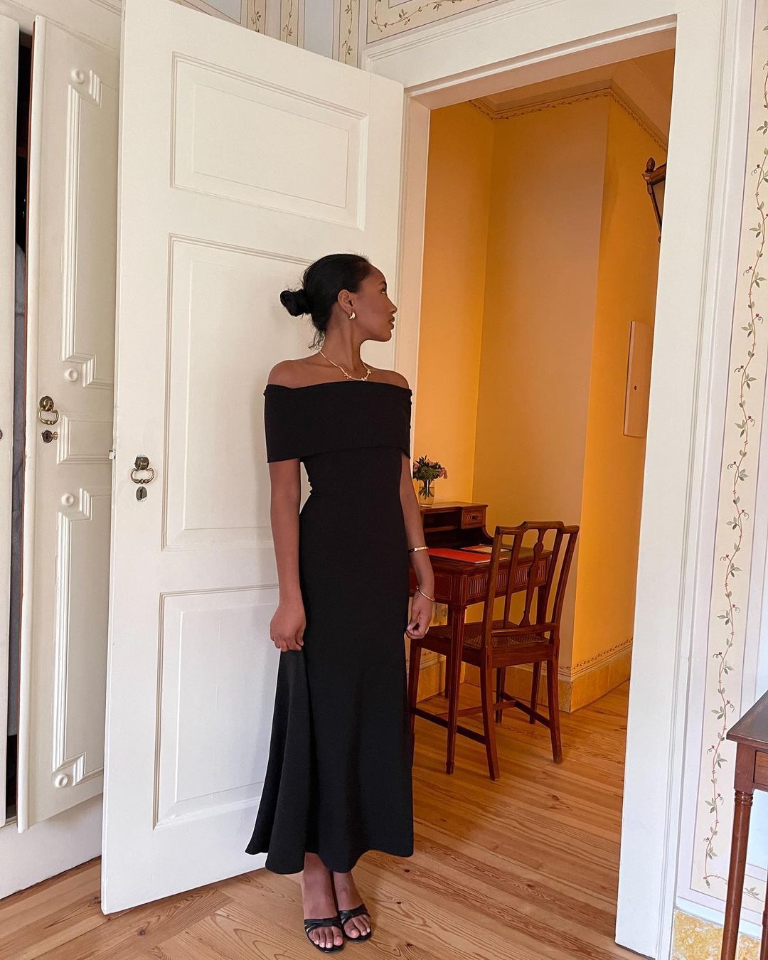 Black dress with black heels outfit
