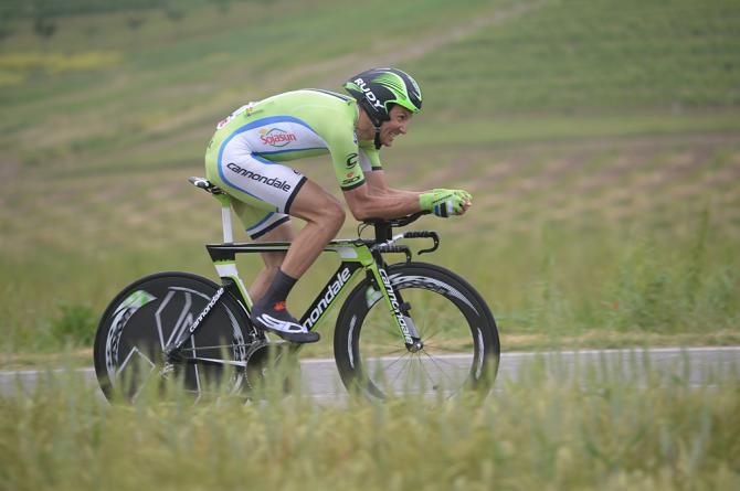 Ivan Basso (Cannondale) had to change bikes after a crash and lost time
