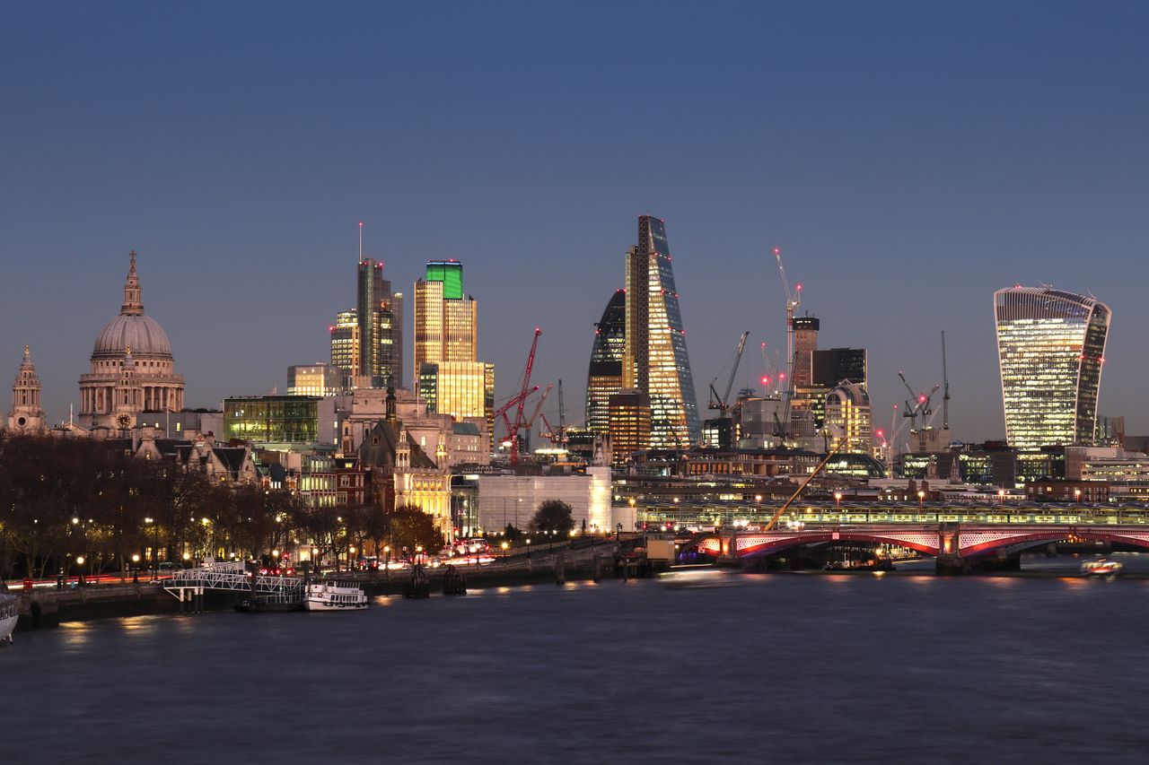 The M5's Auto White Balance performs well under a range of lighting conditions