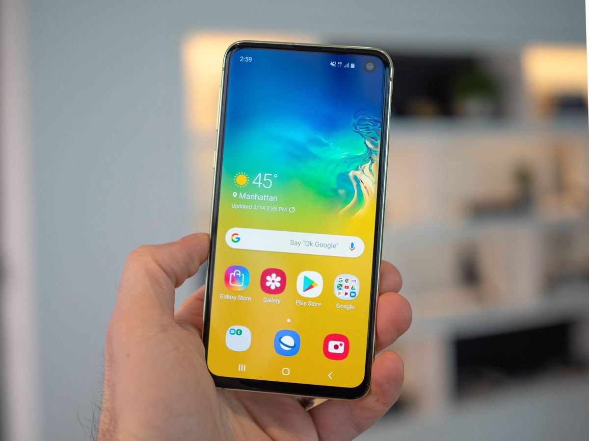 The Galaxy S10e is the iPhone SE the Android world needs right now