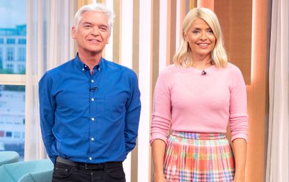 holly willoughby criticised tan