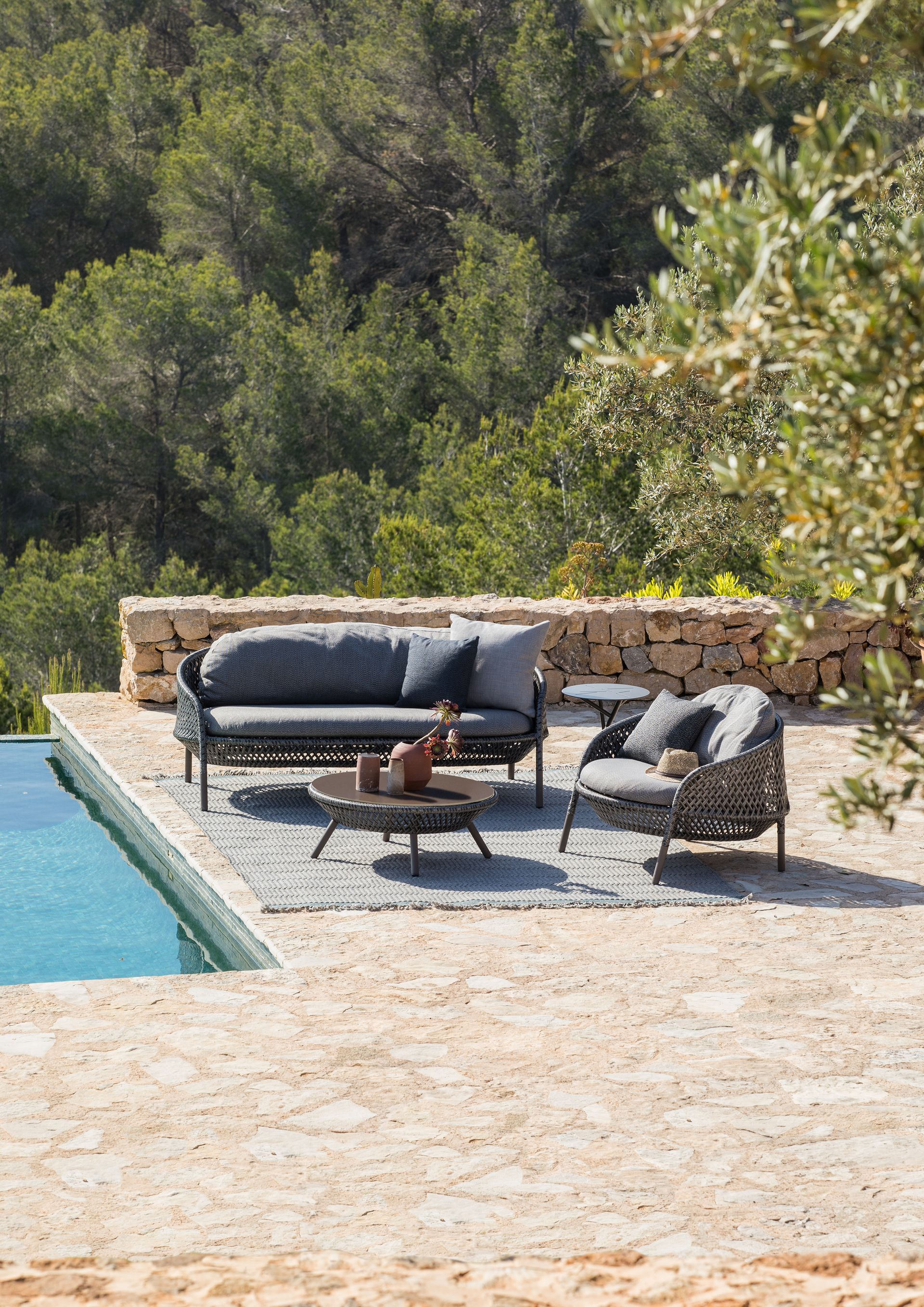 What Is the Best Color For Outdoor Furniture?